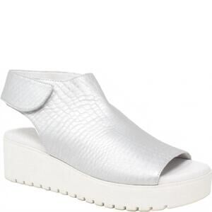 NEW DJANGO & JULIETTE women's olson sandal in matte silver-white sole crocodile